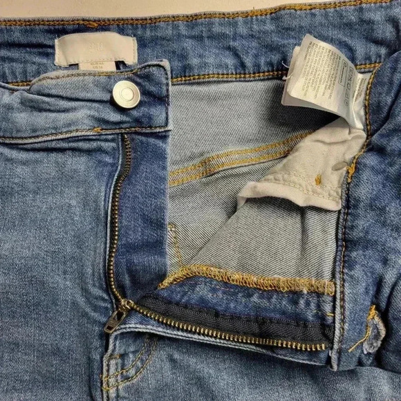 H&M Size 14 Classic Medium Wash Ripped Distressed Faded Pocket Zip Denim Shorts - Picture 6 of 8